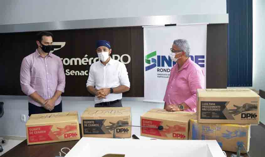 Governo recebe doação de 12 mil unidades de luvas para auxiliar no combate à pandemia