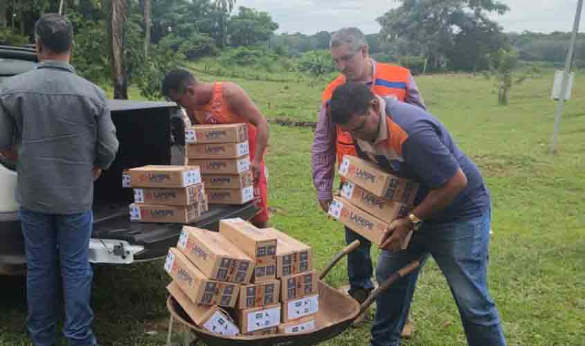 Prefeitura distribui mais de 2 mil frascos de hipoclorito de sódio às famílias ribeirinhas do baixo Madeira