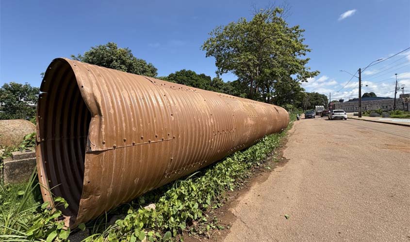 Prefeitura reforça drenagem na avenida Calama