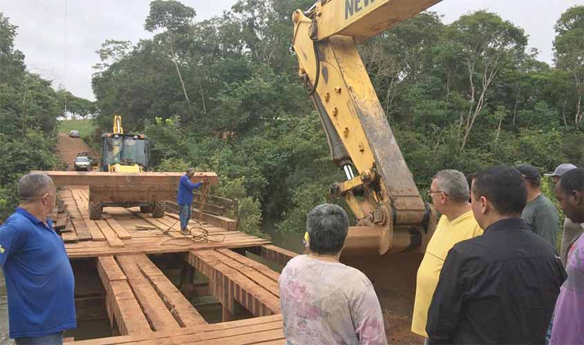 Ponte é recuperada em ação conjunta da comunidade rural com a Semagric