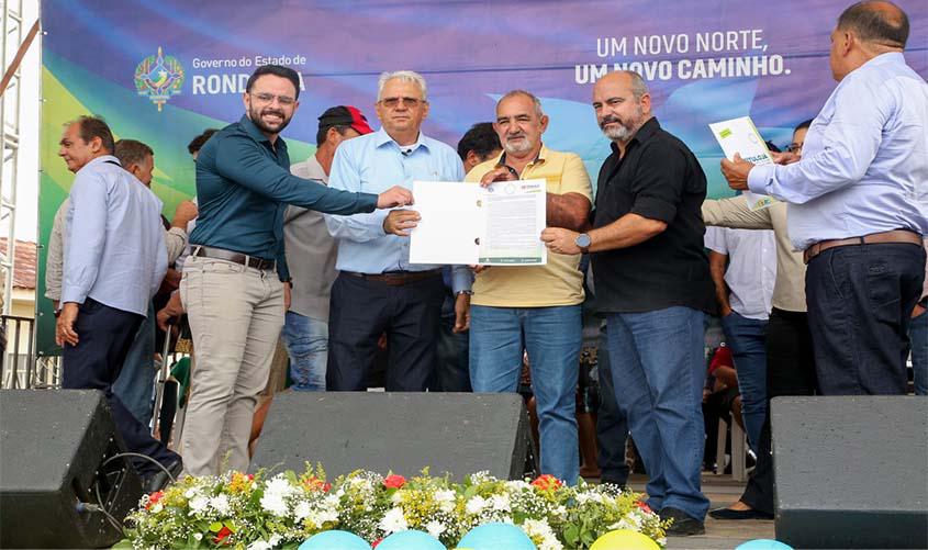 Entregas de títulos, mudas de café e nova sede da prefeitura marcaram as comemorações de 28 anos de Mirante da Serra