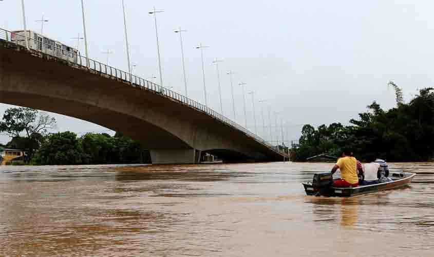 Rio Acre transborda e famílias estão desabrigadas em Rio Branco