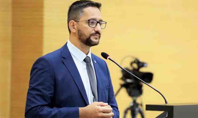 Anderson Pereira requer que Sesau adote providências para disponibilização de equipamentos aos profissionais da saúde em Guajará-Mirim