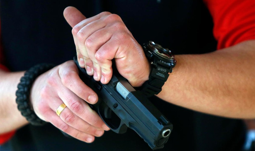 Oficiais de justiça querem aprovação de porte de arma para a categoria