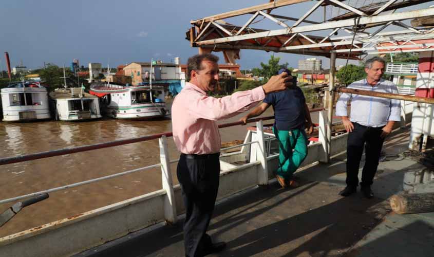 Prefeito vistoria reforma do barco hospital que atenderá o Baixo Madeira