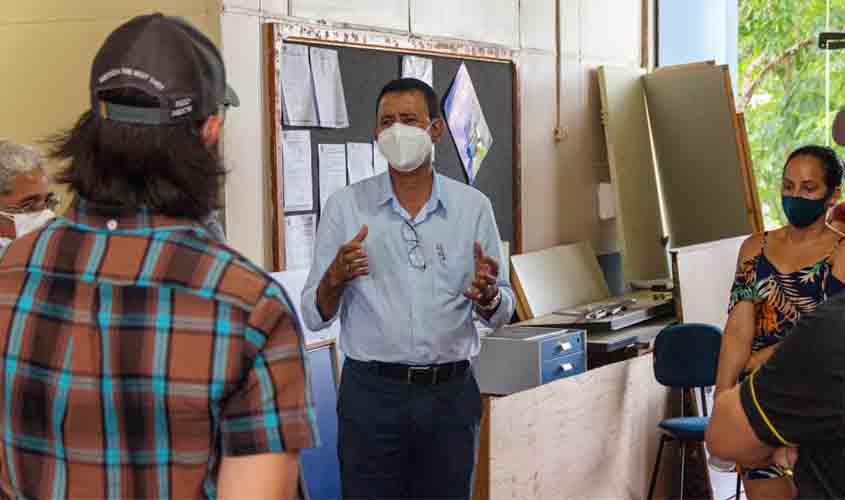 Representantes de vários seguimentos conversam com vice-prefeito
