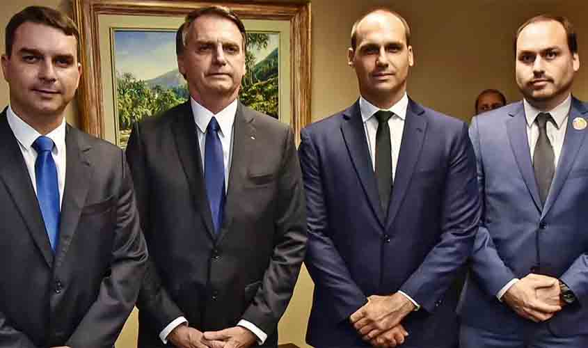 Quebra de sigilos do Caso Flávio revela que rachadinha ocorria também nos gabinetes de Jair e Carlos Bolsonaro