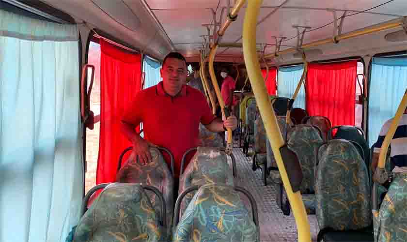 Vereador Dr. Paulo participa de vistoria de ônibus para o transporte escolar