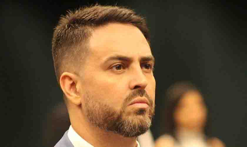 Léo Moraes desmonta versão oficial  de que risco de cegueira é fake News