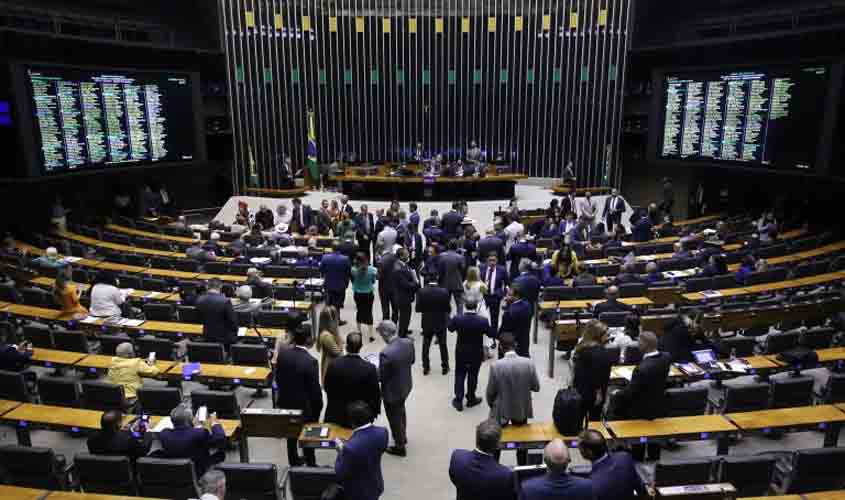 Câmara pode votar projeto que inclui na Lei Maria da Penha punição em caso de aproximação consensual do agressor