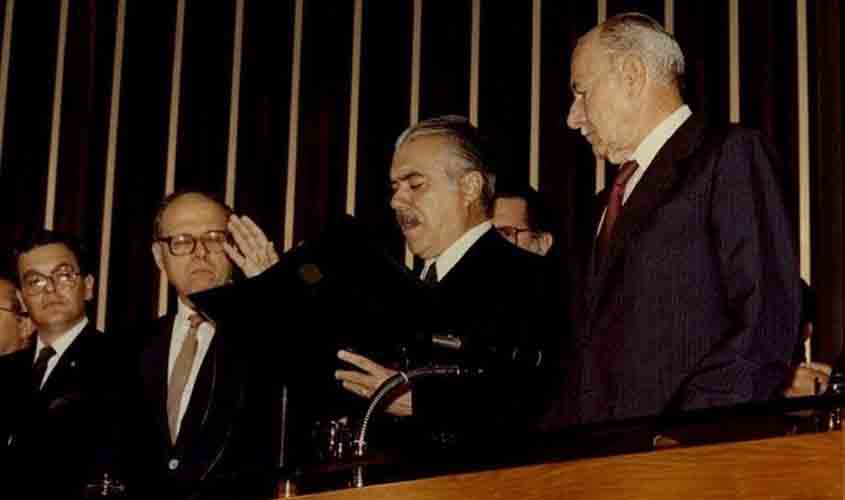 Há 40 anos, Brasil encerrava ditadura militar e caminhava para a redemocratização  