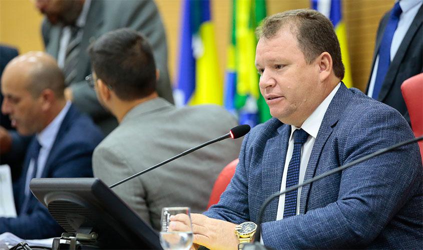 Deputado Dr. Neidson entrega dois ventiladores pulmonares mecânicos para atender Guajará-Mirim e Nova Mamoré