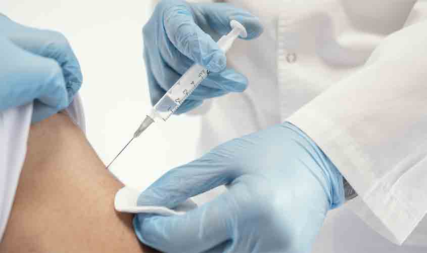 Abratel solicita que jornalistas tenham prioridade na imunização contra COVID-19