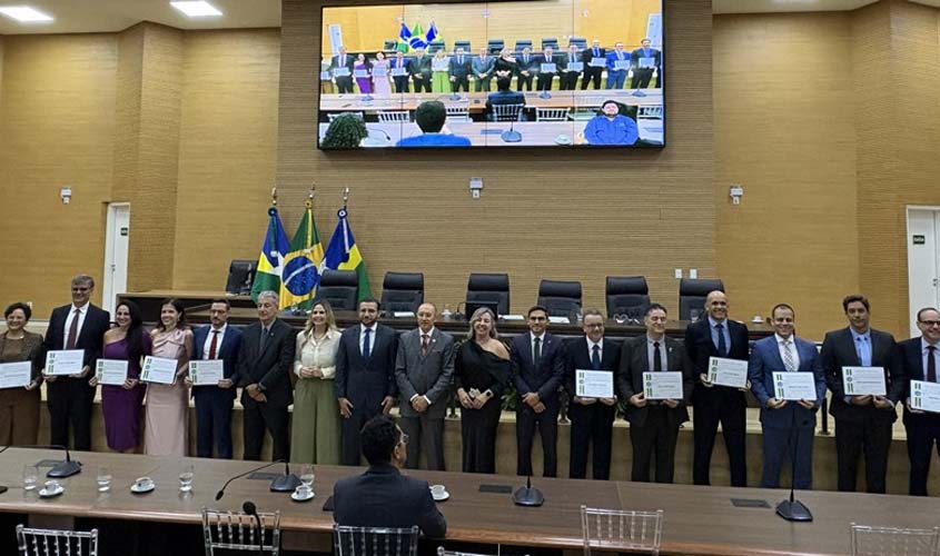 Magistrados recebem título de cidadãos rondonienses