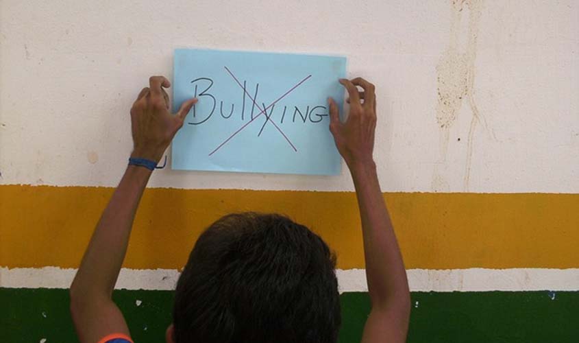 Entra em vigor lei de combate ao bullying nas escolas