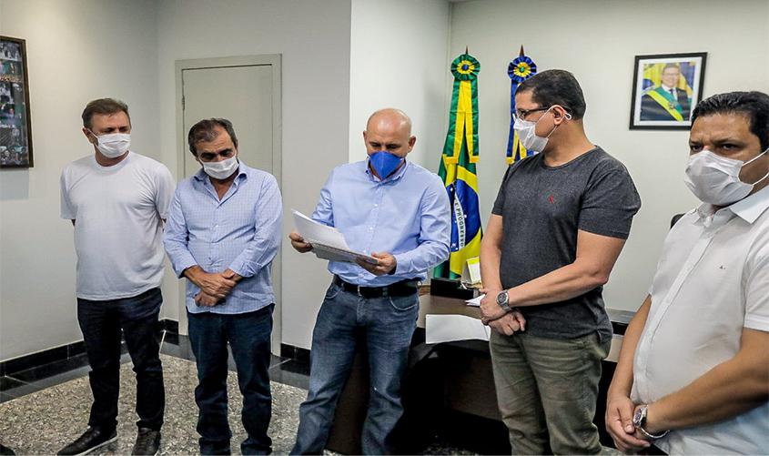 Parlamentares confirmaram ao governador a compra de 30 mil cestas básicas e aluguel de 13 UTIs móveis