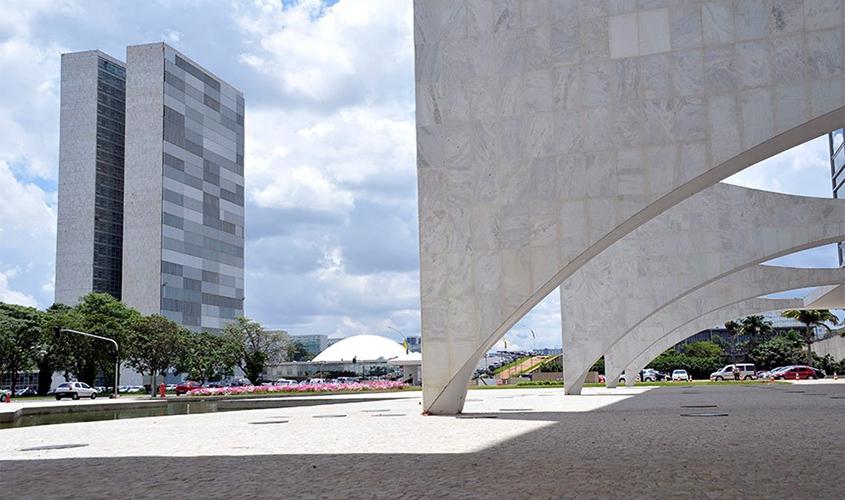 Senadores da oposição querem derrubada de veto à expansão do auxílio emergencial  