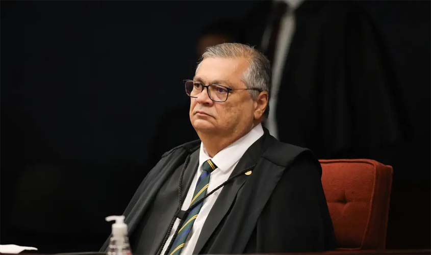 Dino abre apuração sobre emendas para filme de Bolsonaro