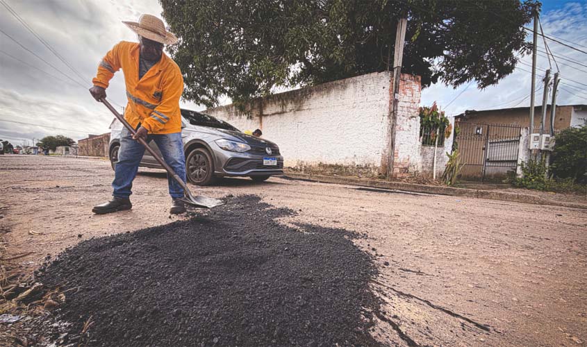 Bairro Tancredo Neves recebe operação tapa-buraco