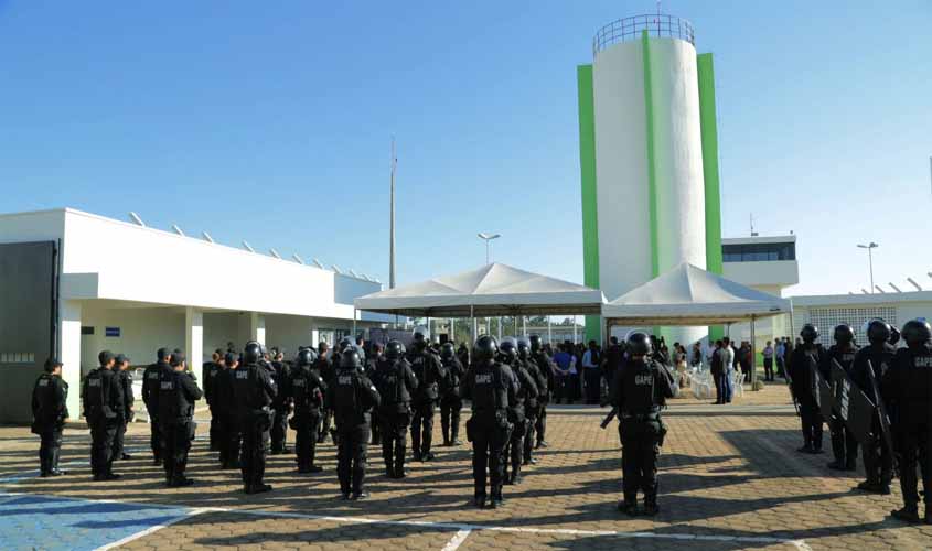 Governador Marcos Rocha faz homenagem a agente penitenciário ao entregar Unidade Prisional, em Porto Velho