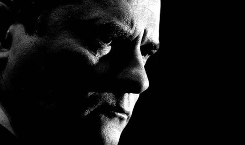 Sergio Moro, enquanto julgava Lula, sugeriu à Lava Jato emitir uma nota oficial contra a defesa. Eles acataram e pautaram imprensa