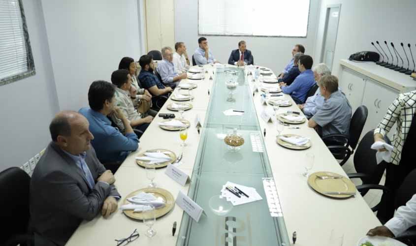 Prefeito mantém agenda para ouvir demandas de empresários