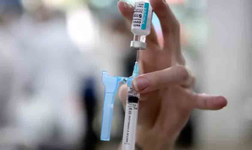 MP investiga prefeita, marido, dentistas, ex-vereador, servidores  e outros acusados de furarem a fila da vacina