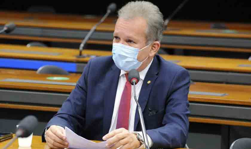 Comissão aprova suspensão de prazos de concursos públicos até 31 de dezembro de 2021