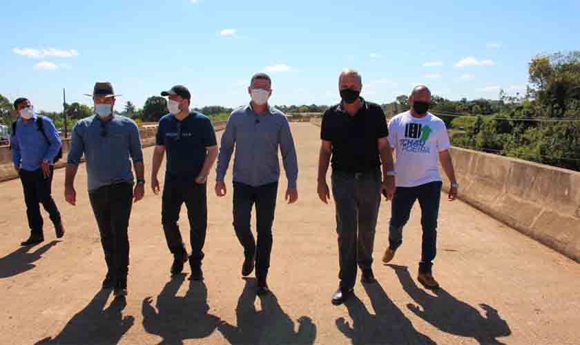 Adelino Follador participa de início das obras do