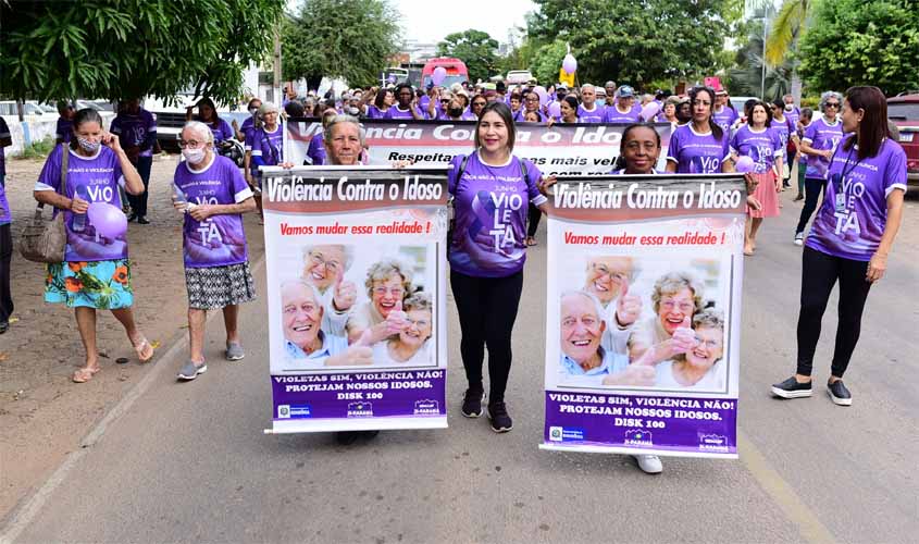 Caminhada marca data de conscientização da violência contra o idoso