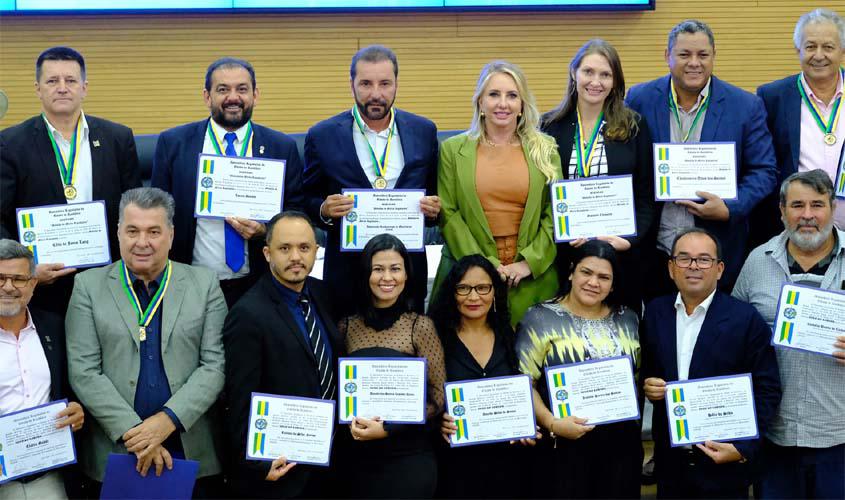 Deputados fazem homenagem a Associação Rondoniense de Municípios pelos 30 anos de criação