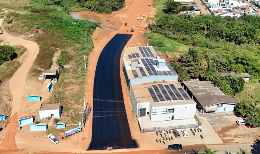 Linha 625 avança com aplicação de asfalto