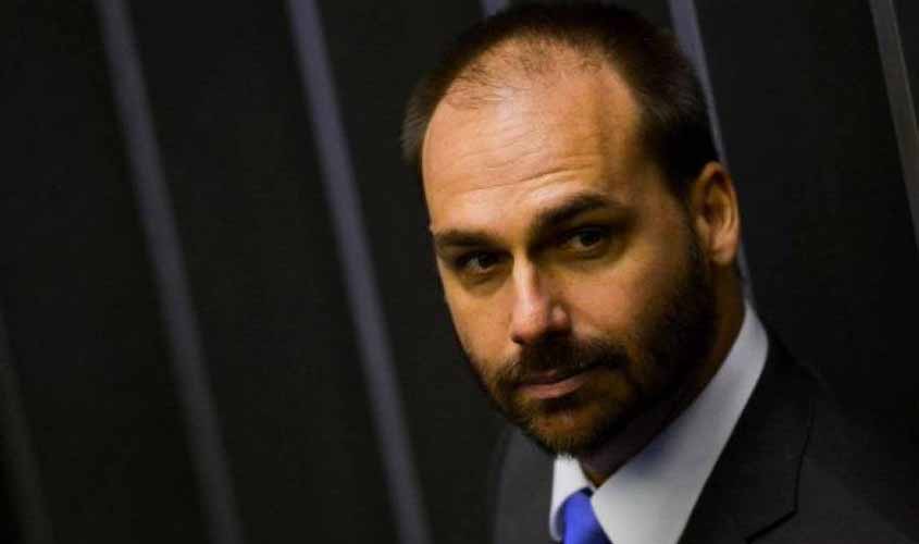 Cotado para embaixador no EUA, deputado filho de Bolsonaro divulga currículo que inclui atuação em Rondônia