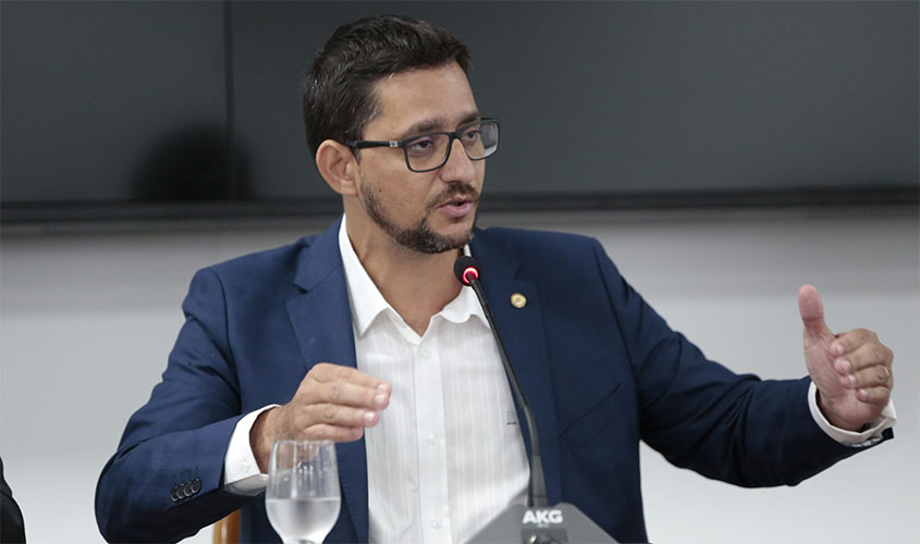 Deputado Anderson cobra informações sobre fechamento de base da PM no bairro Aponiã