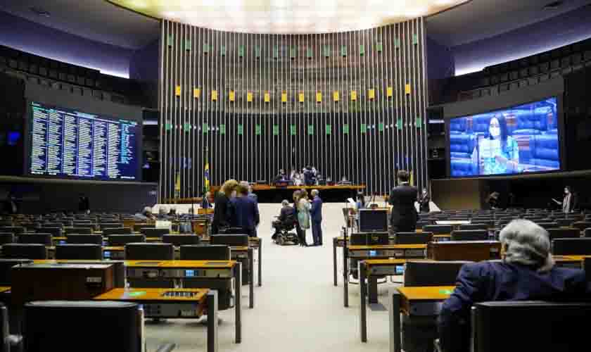 Câmara aprova projeto que proíbe despejos até o fim de 2021; medida não valerá para imóveis rurais