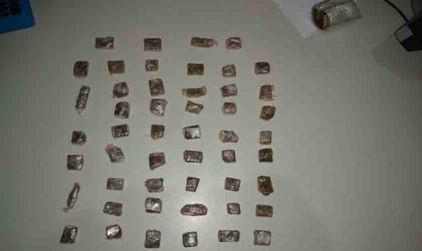 PM prende casal por tráfico de drogas durante atendimento ocorrência de perturbação de sossego