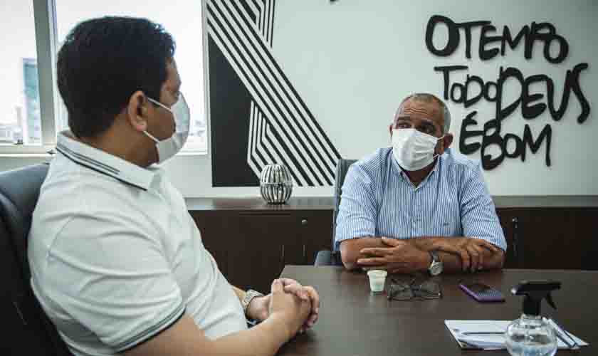 Jair Montes recebe visita do ex prefeito da capital e ex deputado federal Carlinhos Camurça para tratar do fortalecimento do Avante no pleito de 2022 
