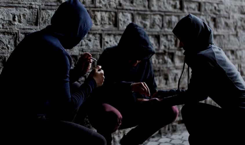 Como ajudar um dependente químico a sair das ruas?