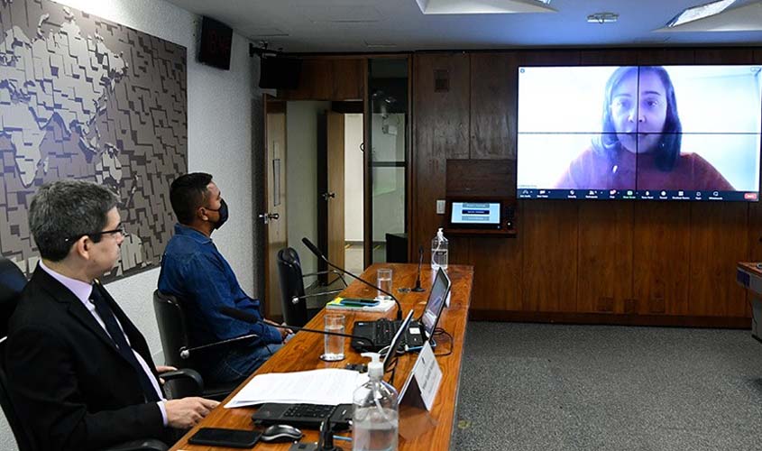Viúva de Bruno Pereira pede retratação de Bolsonaro e de presidente da Funai  