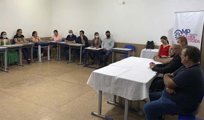 Comunidade de Ponta do Abunã recebe orientações para o combate à violência em mais uma ação do Projeto MP Presente: Mulher Protegida