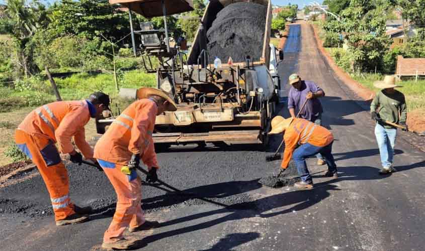 Governo de RO asfalta mais de 2 km de ruas e impulsiona o desenvolvimento