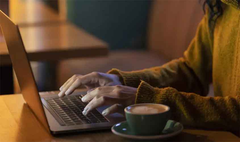 Serviços já respondem por 57% dos empregos formais no país, diz CNS