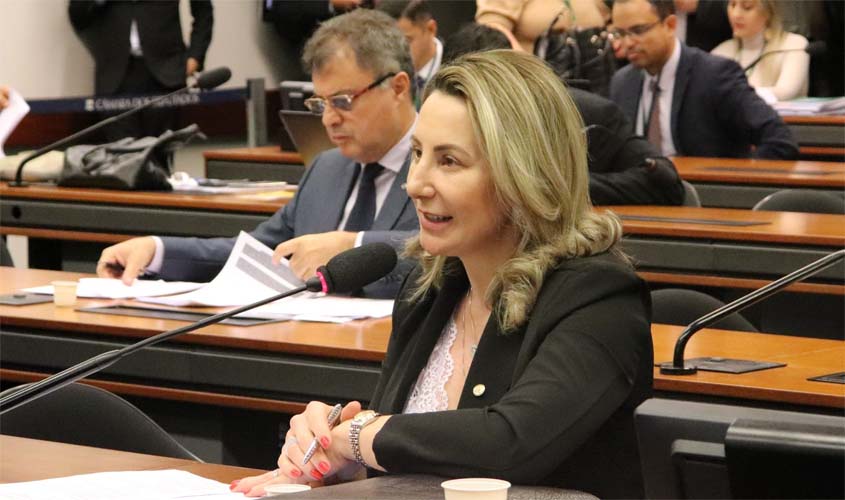 Jaqueline Cassol cobra respostas sobre fechamento da superintendência em Rondônia