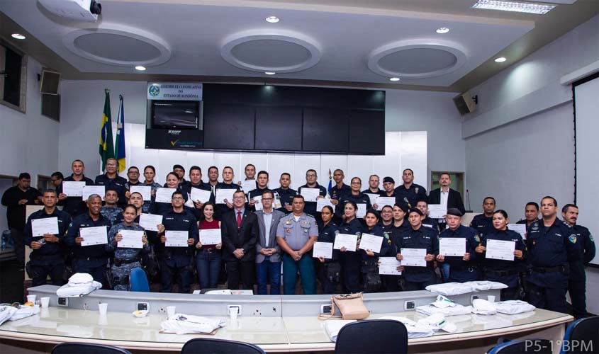 Policiais militares participam de curso básico de libras em Porto Velho