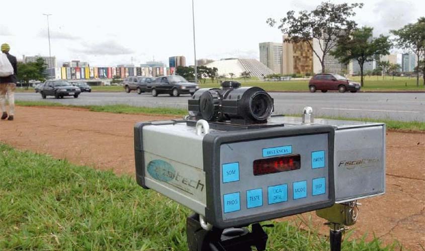 Bolsonaro manda suspender uso de radares nas rodovias federais