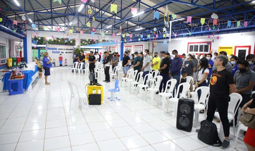 Café da tarde é ofertado para pais na Escola Municipal Odília Pereira de Oliveira II