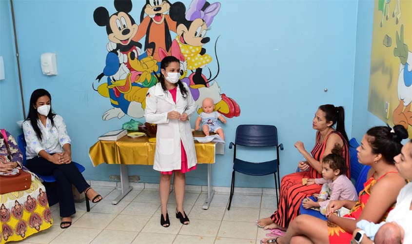 Roda de conversa aborda introdução alimentar e aleitamento materno