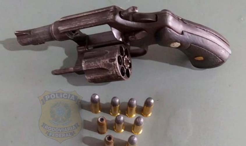 Em Ariquemes/RO, PRF apreende 1 (um) revólver