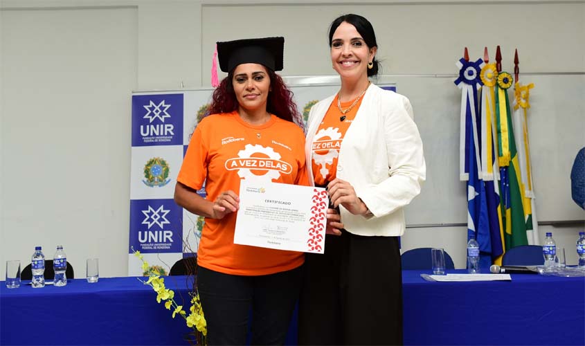 Mãe Solo se encerra com 22 mulheres formadas em mecânica básica