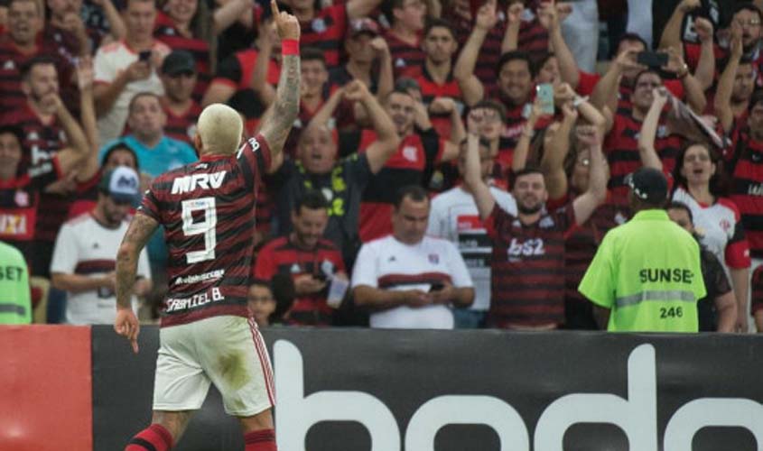 Fla vira o turno na liderança pela primeira vez nos pontos corridos